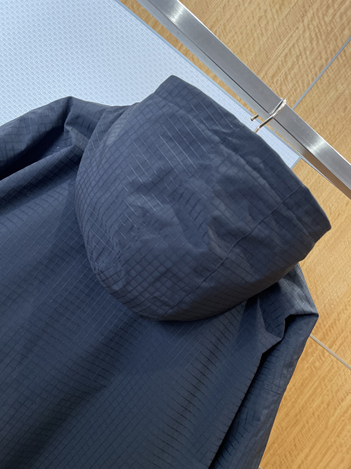 バレンシアガ BALENCIAGA ダークな柄のフード付きジャケット