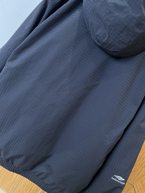 バレンシアガ BALENCIAGA ダークな柄のフード付きジャケット