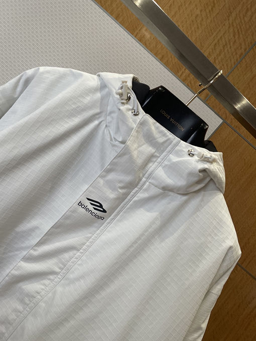 バレンシアガ BALENCIAGA ダークな柄のフード付きジャケット