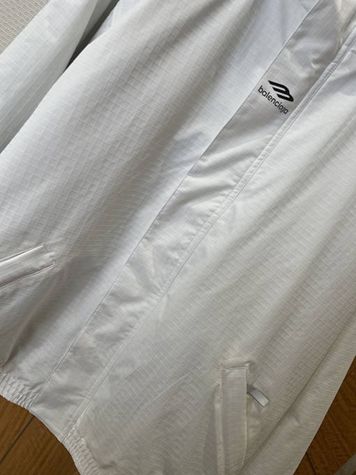 バレンシアガ BALENCIAGA ダークな柄のフード付きジャケット