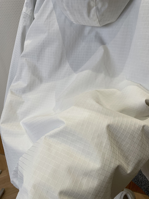 バレンシアガ BALENCIAGA ダークな柄のフード付きジャケット