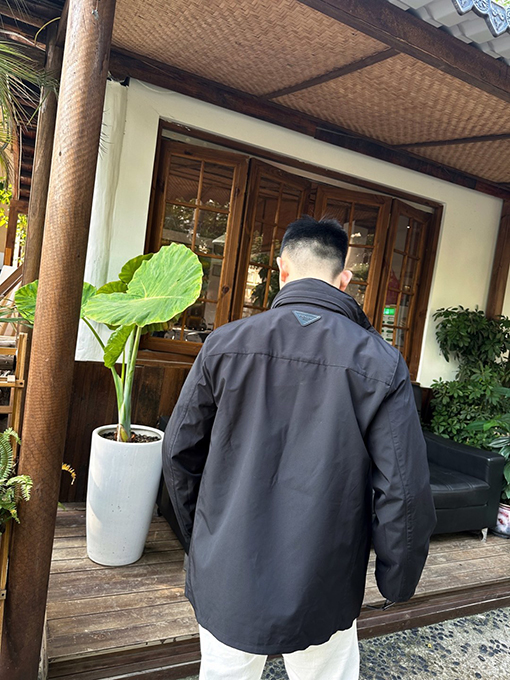 プラダスーパーコピー 隠しフード付きツーピースジャケット