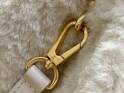 ルイヴィトン LV Capusnow レディースラムウールのプラッシュハンドバッグ M26324