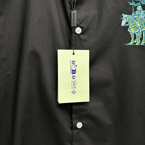 バーバリーコピー 太めのストラッププリントシャツ