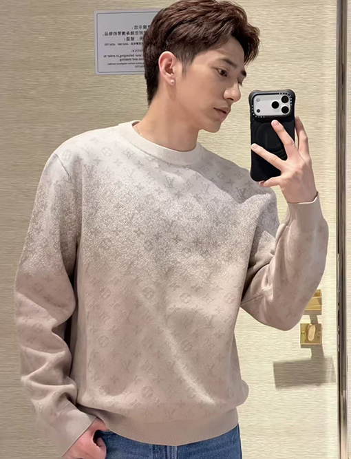 ルイヴィトンコピー グラデーションモノグラムラウンドネックニットセーター