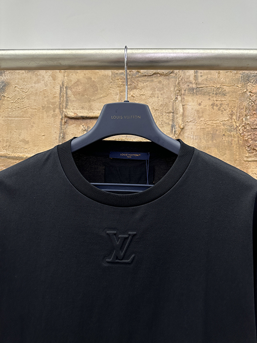 ルイヴィトンスーパーコピー クラシックなエンボスの長袖シャツ