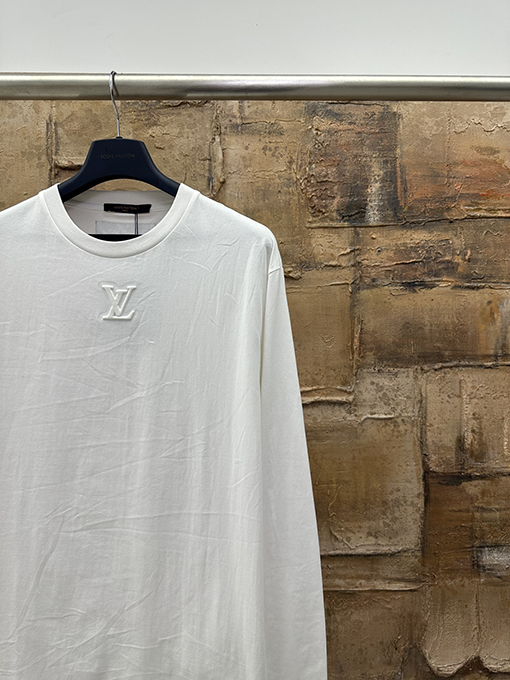 ルイヴィトンスーパーコピー クラシックなエンボスの長袖シャツ