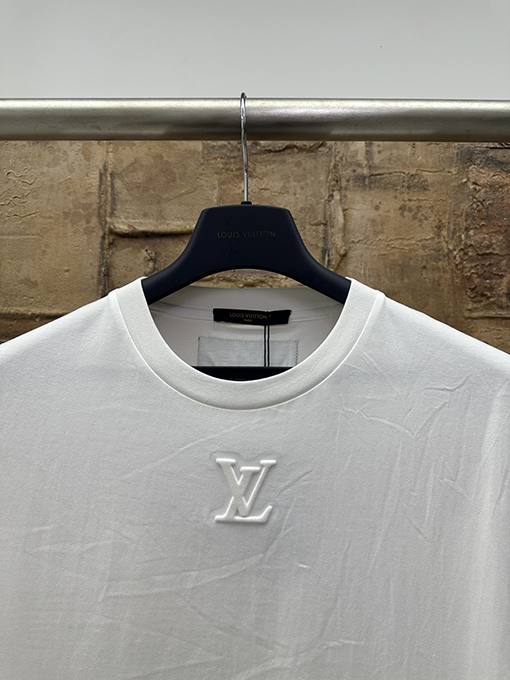 ルイヴィトンスーパーコピー クラシックなエンボスの長袖シャツ