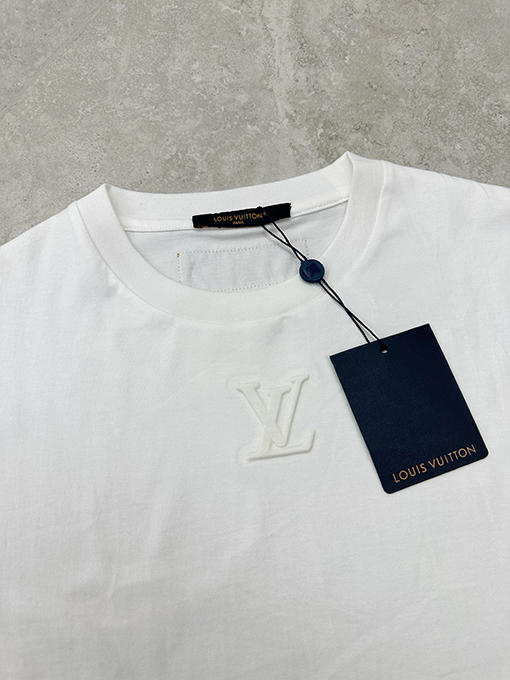 ルイヴィトンスーパーコピー クラシックなエンボスの長袖シャツ