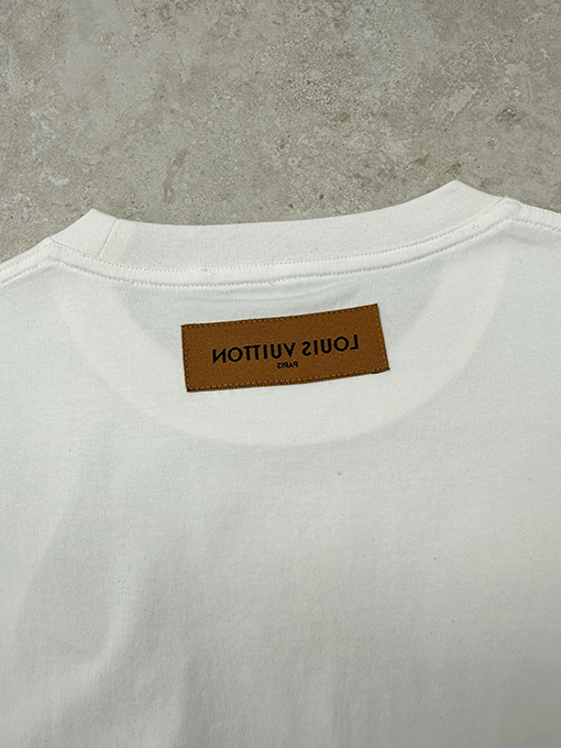 ルイヴィトンスーパーコピー クラシックなエンボスの長袖シャツ