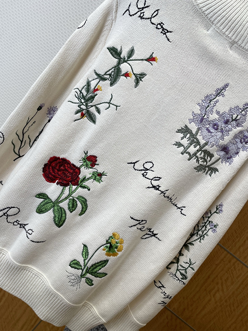 ディオール 花の刺繍ハーフオープンニットセーター