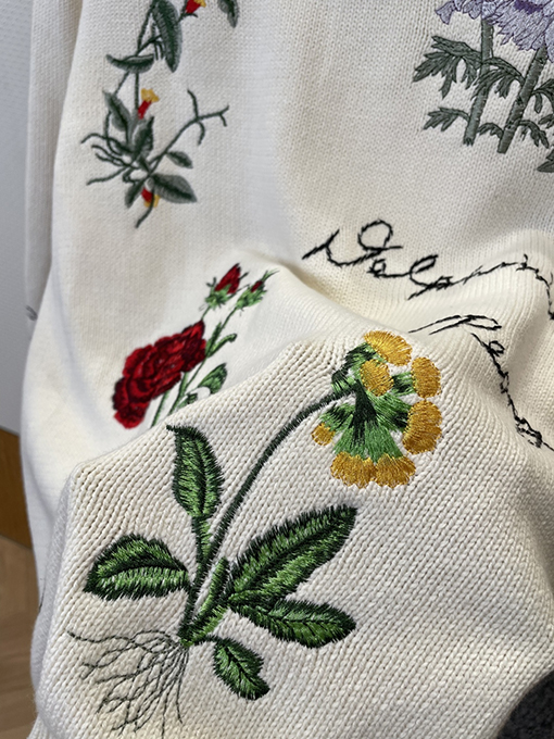 ディオール 花の刺繍ハーフオープンニットセーター