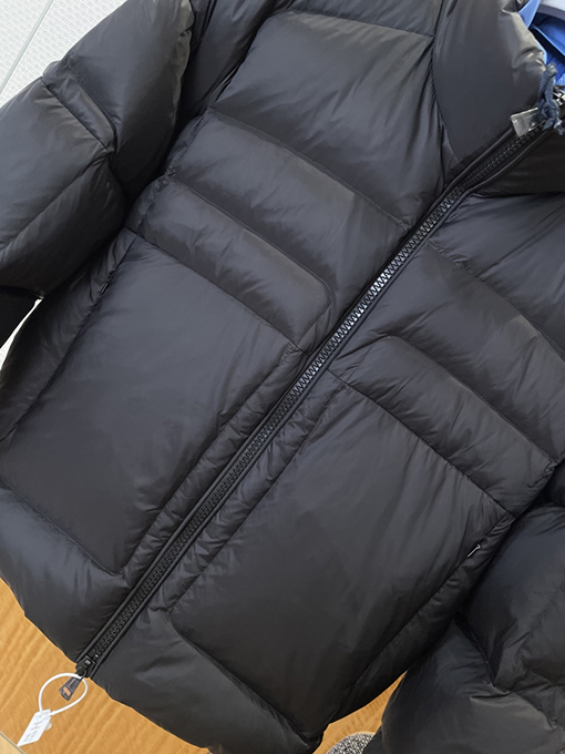 モンクレール スタンドカラーのカラーブロックダウンジャケット