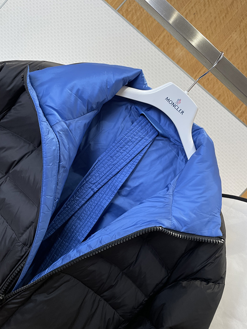 モンクレール スタンドカラーのカラーブロックダウンジャケット