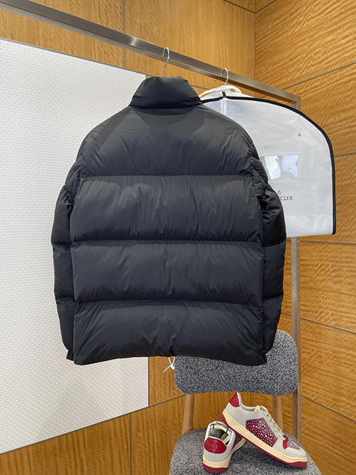 モンクレールコピー パッチワークポケットスタンドカラーダウンジャケット