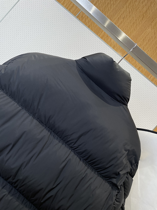 モンクレールコピー パッチワークポケットスタンドカラーダウンジャケット