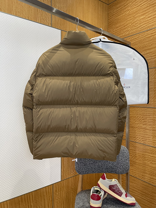 モンクレールコピー パッチワークポケットスタンドカラーダウンジャケット