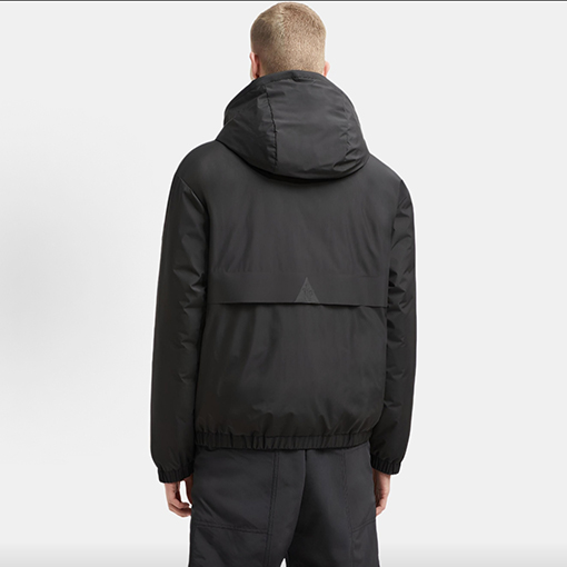 モンクレール リバーシブルロゴフード付きダウンジャケット