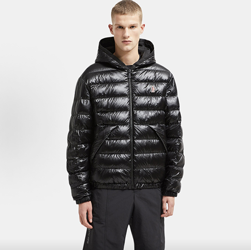 モンクレール リバーシブルロゴフード付きダウンジャケット