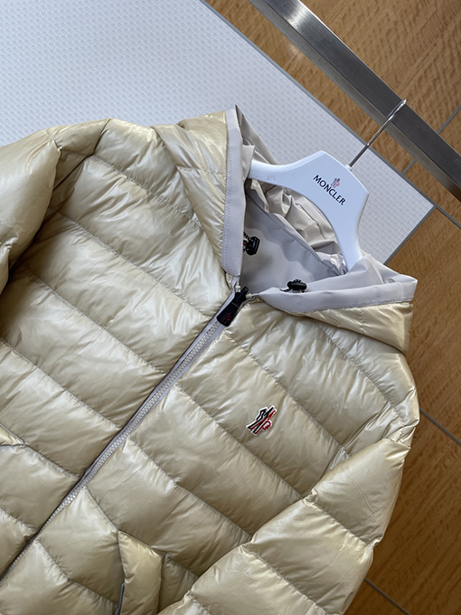モンクレール リバーシブルロゴフード付きダウンジャケット