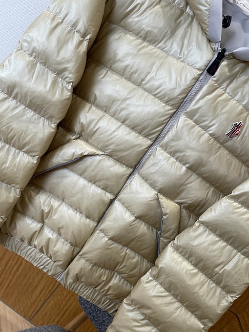 モンクレール リバーシブルロゴフード付きダウンジャケット