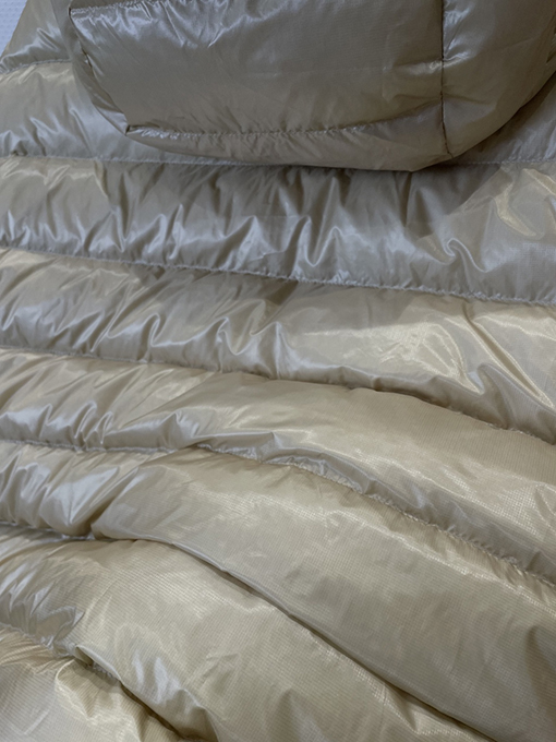 モンクレール リバーシブルロゴフード付きダウンジャケット