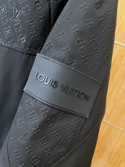 ルイヴィトン エンボスのジャカード織りレザーラベル付きフード付きジャケット