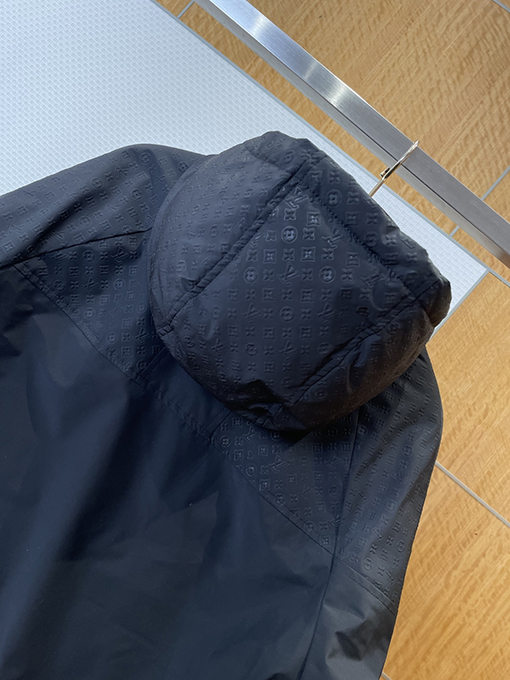 ルイヴィトン エンボスのジャカード織りレザーラベル付きフード付きジャケット