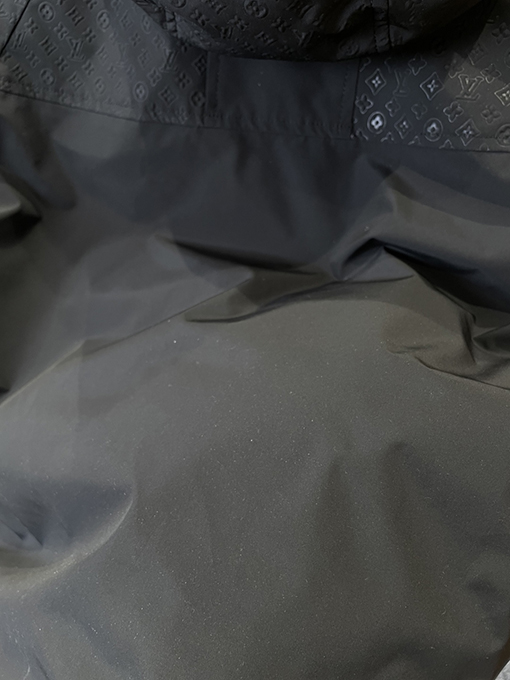 ルイヴィトン エンボスのジャカード織りレザーラベル付きフード付きジャケット