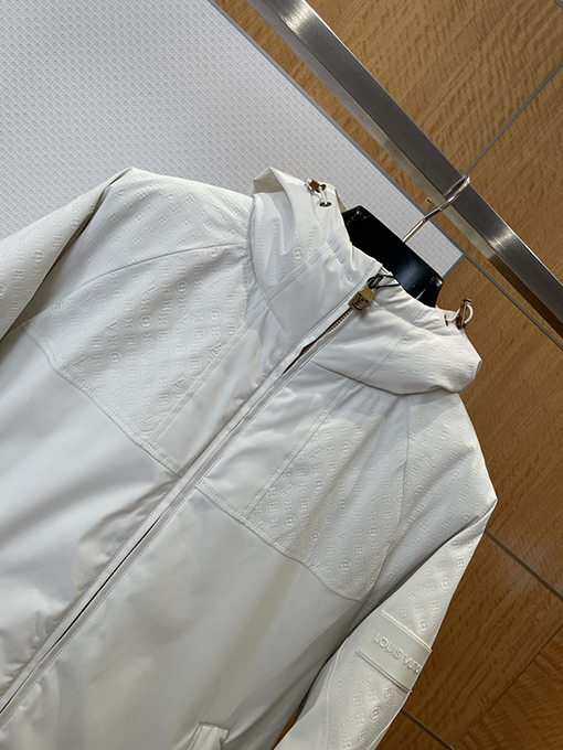 ルイヴィトン エンボスのジャカード織りレザーラベル付きフード付きジャケット