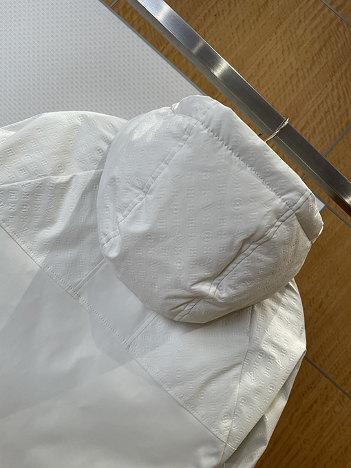 ルイヴィトン エンボスのジャカード織りレザーラベル付きフード付きジャケット