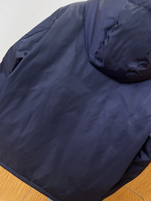 プラダスーパーコピー レッドレーベル フード付きダウンジャケット