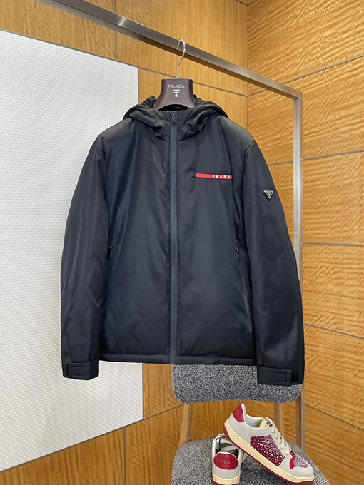 プラダスーパーコピー レッドレーベル フード付きダウンジャケット