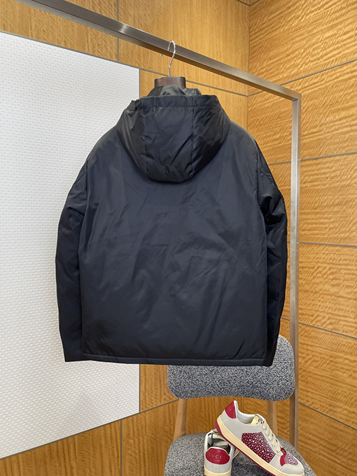 プラダスーパーコピー レッドレーベル フード付きダウンジャケット