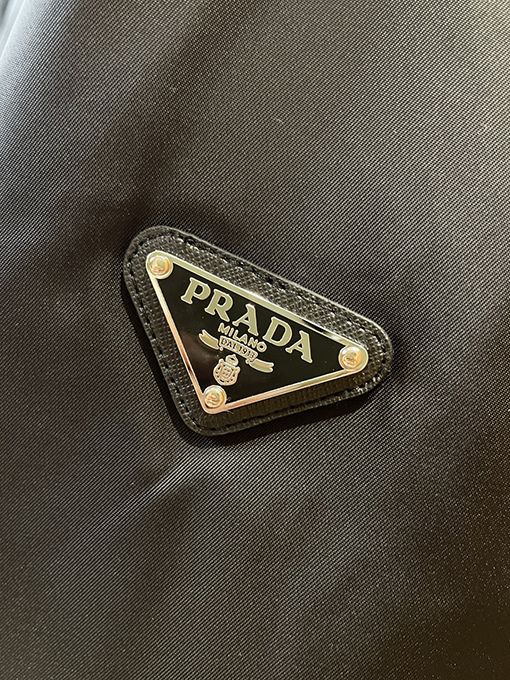 プラダスーパーコピー レッドレーベル フード付きダウンジャケット