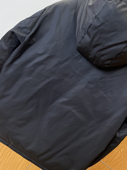 プラダスーパーコピー レッドレーベル フード付きダウンジャケット