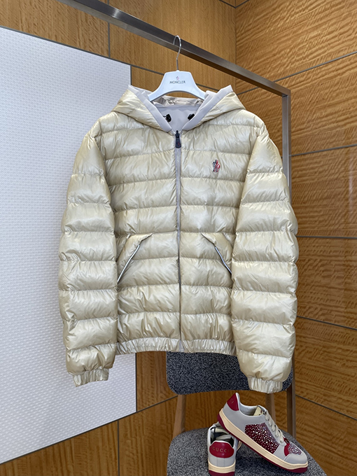 モンクレール リバーシブルロゴフード付きダウンジャケット
