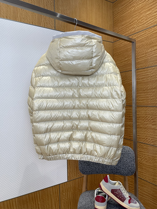 モンクレール リバーシブルロゴフード付きダウンジャケット