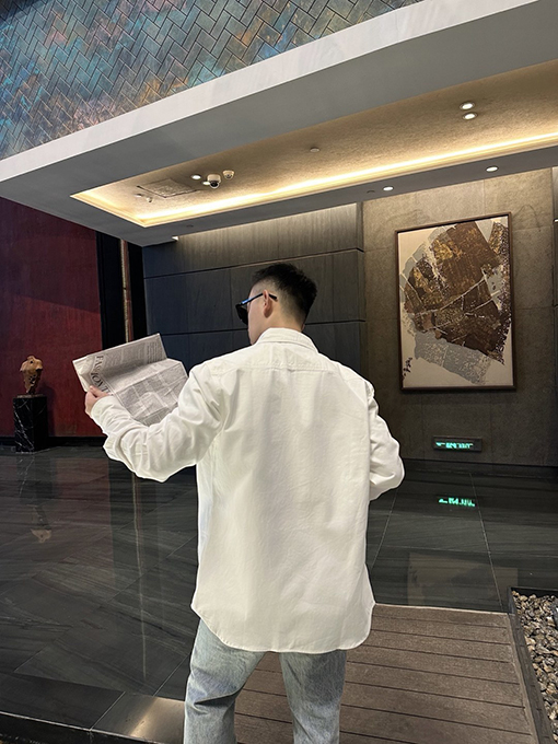 グッチ 家紋の刺繍入りデニムシャツ