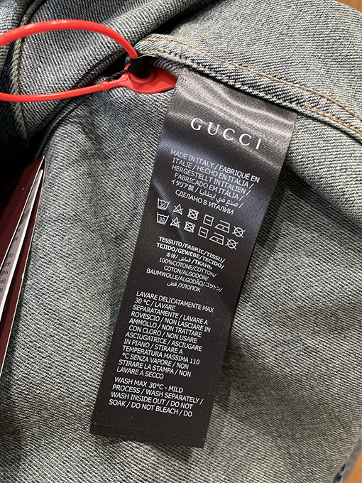 グッチ 家紋の刺繍入りデニムシャツ