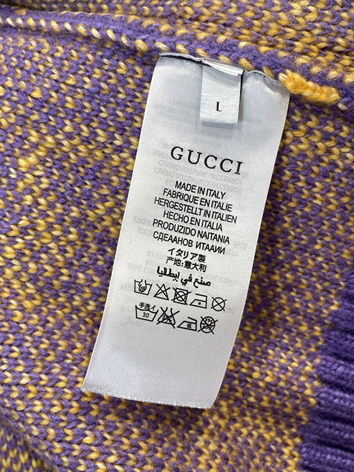 グッチ 全面にレタープリントのニットカーディガン