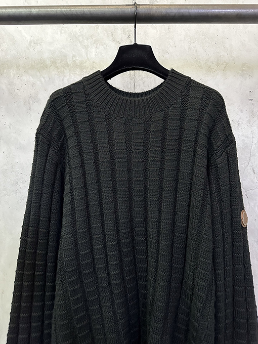 モンクレールコピー エンボスニットロゴセーター