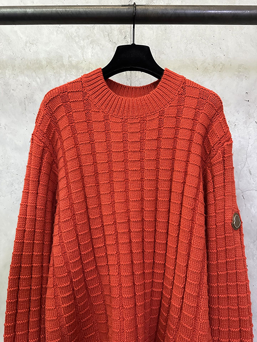 モンクレールコピー エンボスニットロゴセーター