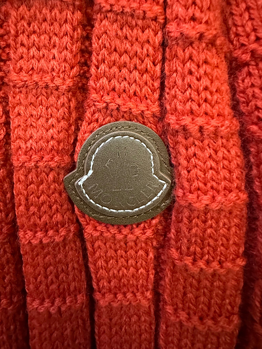 モンクレールコピー エンボスニットロゴセーター