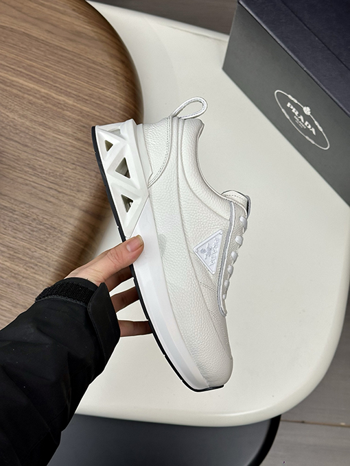 プラダ ファッションカジュアルスポーツシューズ