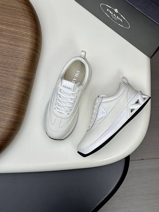 プラダ ファッションカジュアルスポーツシューズ