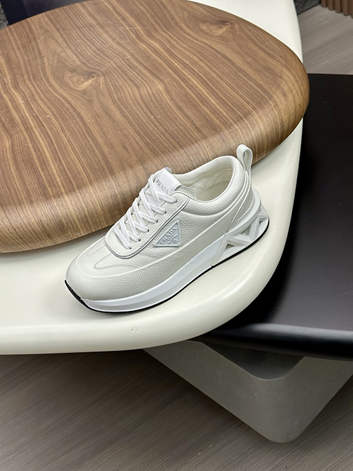 プラダ ファッションカジュアルスポーツシューズ