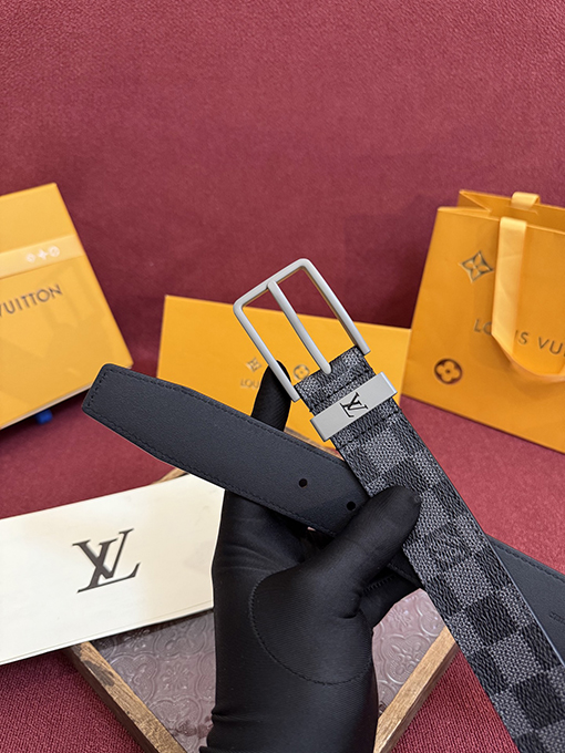 ルイヴィトンスーパーコピー LV Monogram 新しいエンボスフローラルレターベルト