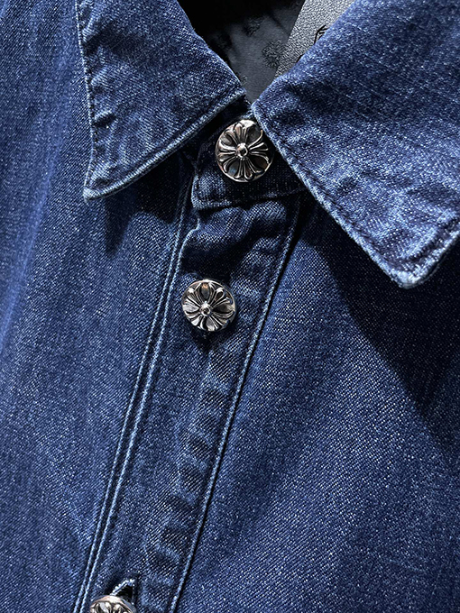 クロムハーツ ブルーの袖プリントのダブルレイヤーデニムシャツ