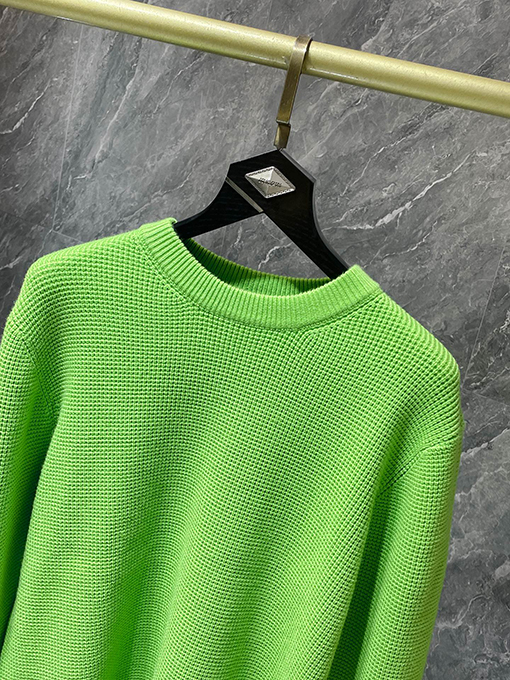 クロムハーツスーパーコピー レザーパッチカフス付きファッショナブルなセーター